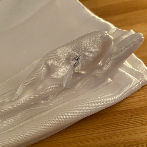 White Satin Pillowcase | NWOT | Queen sized - Picture 2 of 2